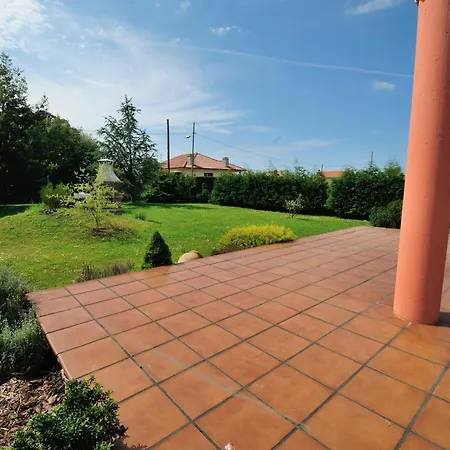 Charming House In With Fenced Garden *